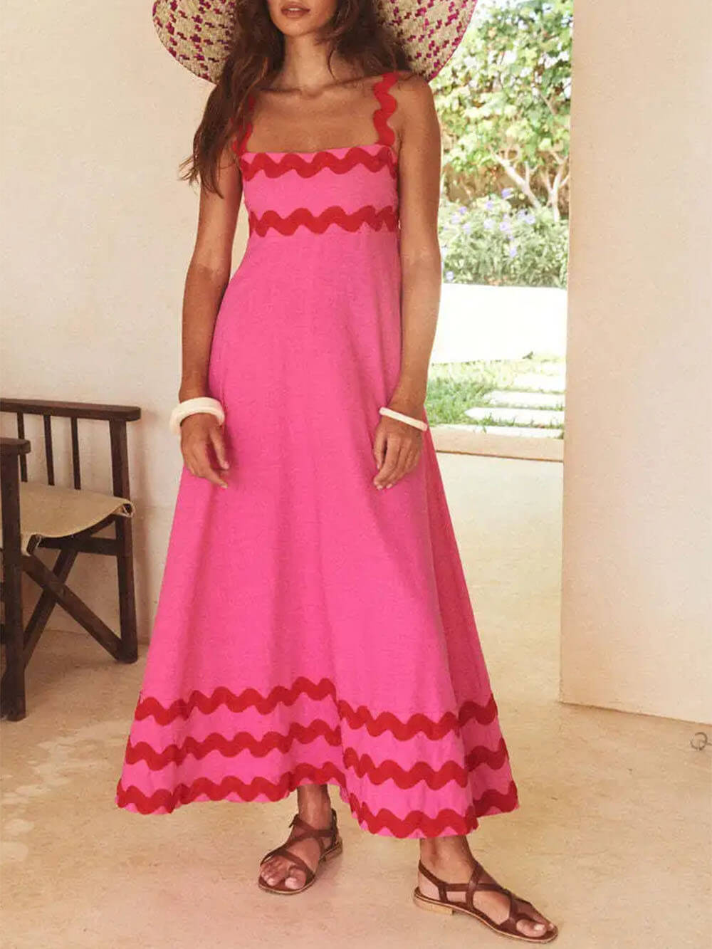 Vestido maxi con tirantes y escote cuadrado con ribete de zigzag