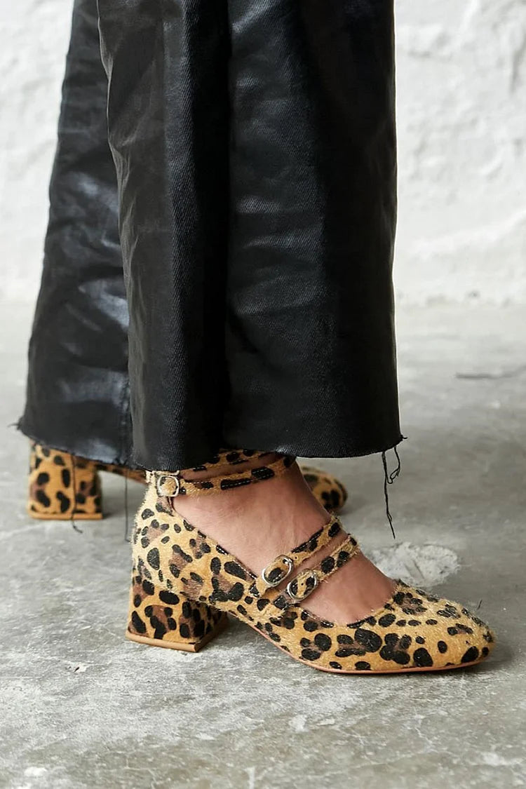 Leopard-Print-Absatzschuhe mit mehreren Riemen und Schnallen