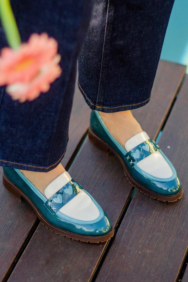 Loafers met ronde neus, hartjespatroon en colorblock