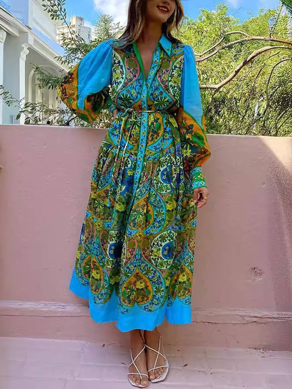Vestido maxi de manga larga con cordones, solapa y estampado étnico