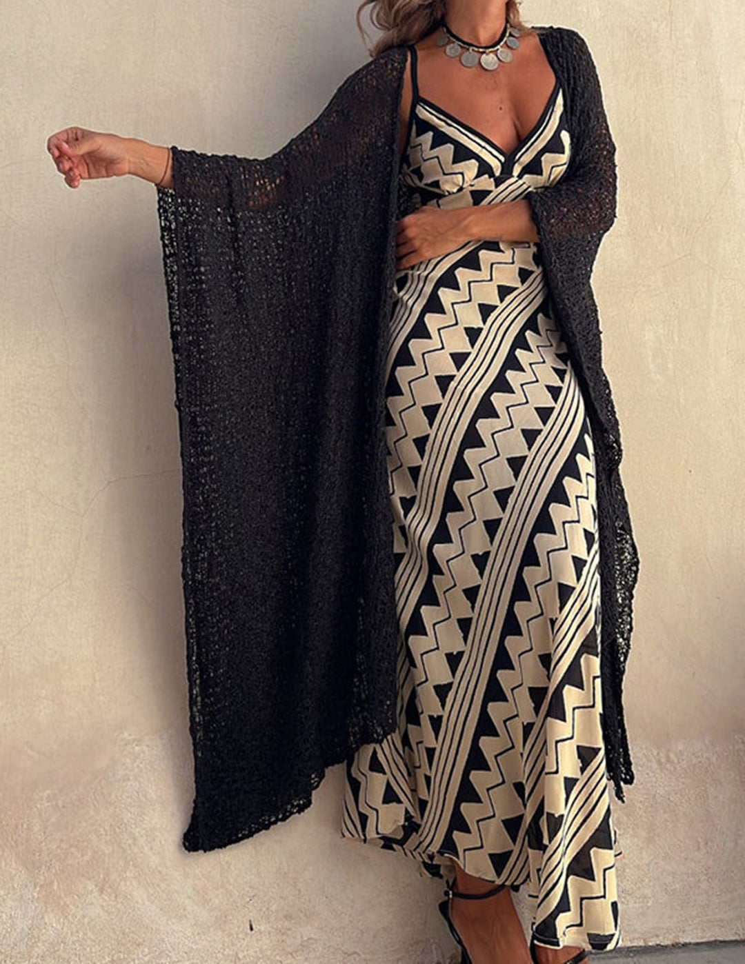 Vestido maxi sin mangas de satén con escote en V y estampado étnico