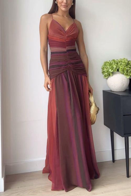 Maxikleid aus Chiffon mit V-Ausschnitt, Raffungen und Farbverlauf