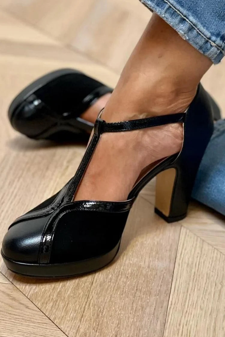 Farbenfrohe T-Riemchen-Pumps mit Schnalle, geschlossener Spitze und klobigem Absatz