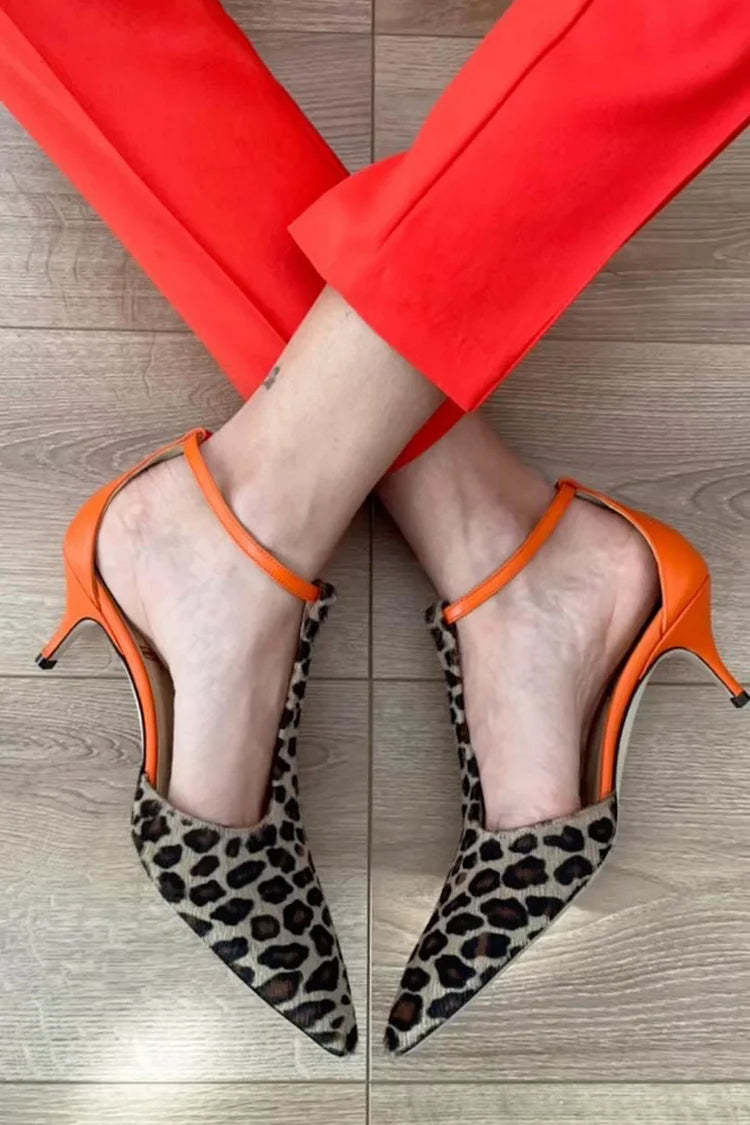 Sapatos de Salto Agulha Pontiagudos com Tira no Tornozelo e Padrão Leopardo