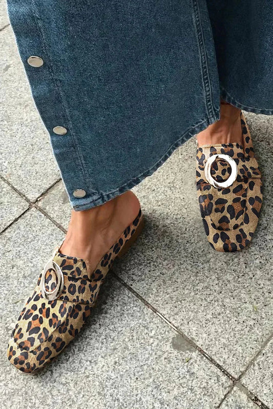 Mules mit Leopardenmuster, Metallic-O-Ring und eckiger Zehenpartie