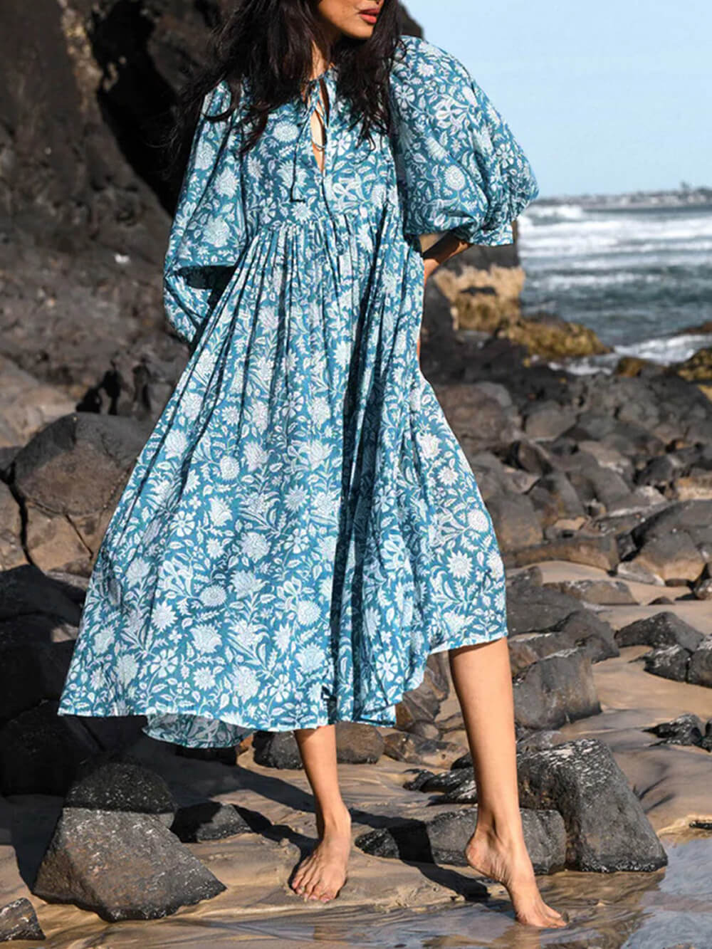 Vestido Midi Floral com Manga Balão e Laço no Pescoço