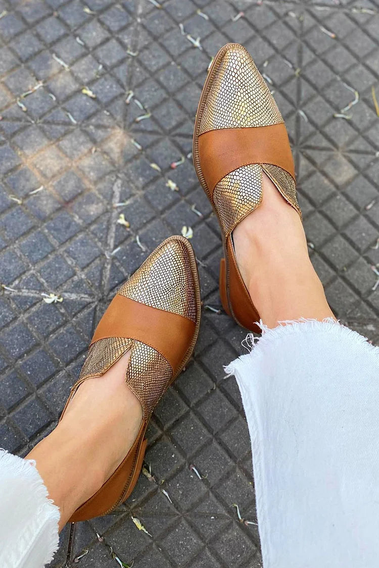 Flats con punta puntiaguda, patchwork, estampado de serpiente y abertura en el empeine