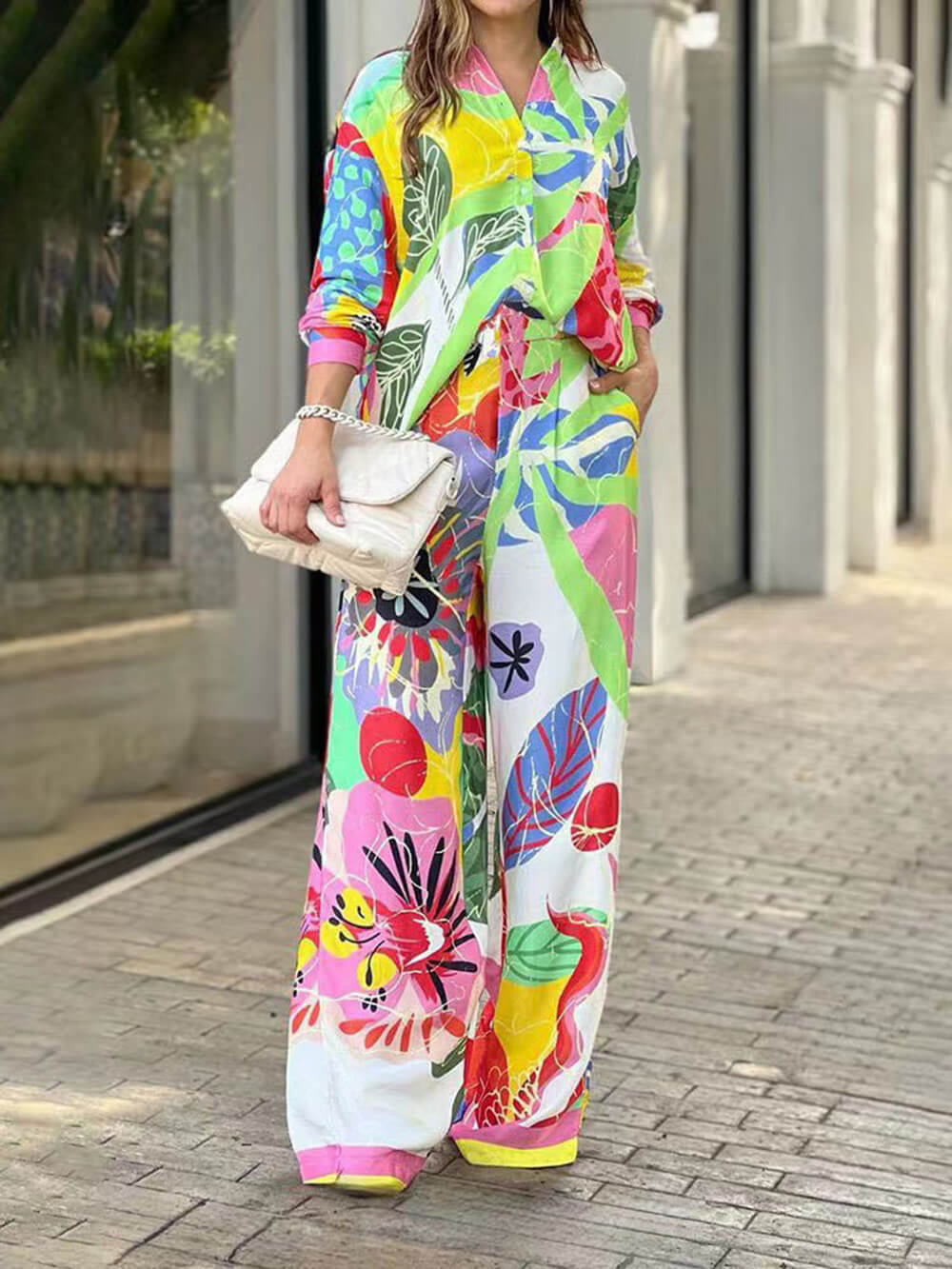 Anzug aus lockerem Hemd mit Ethno-Print und Hose mit hoher Taille und weitem Bein