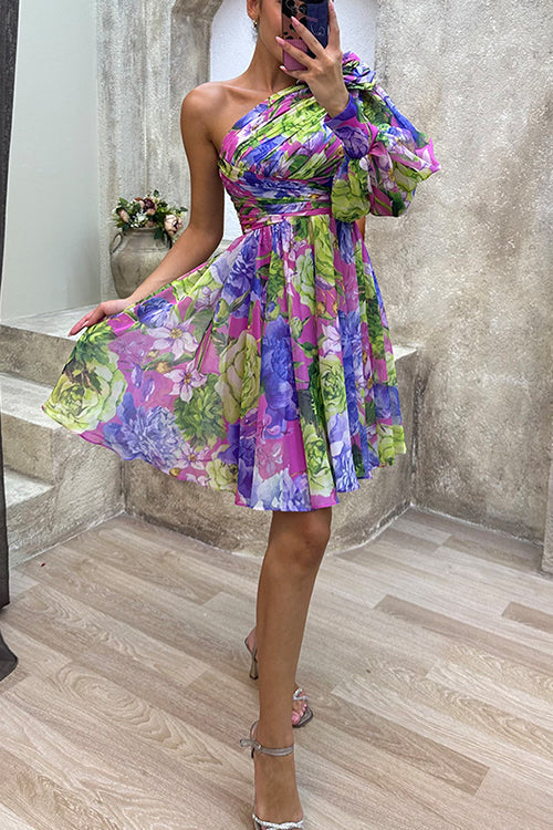 Vestido mini con un solo hombro, mangas abullonadas y estampado floral fruncido