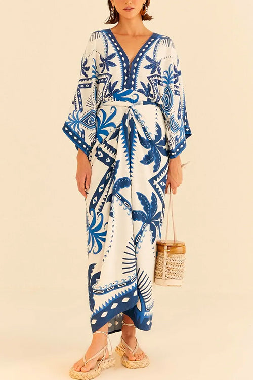 Vestido maxi cruzado con escote en V, mangas kimono y cinturón estampado  