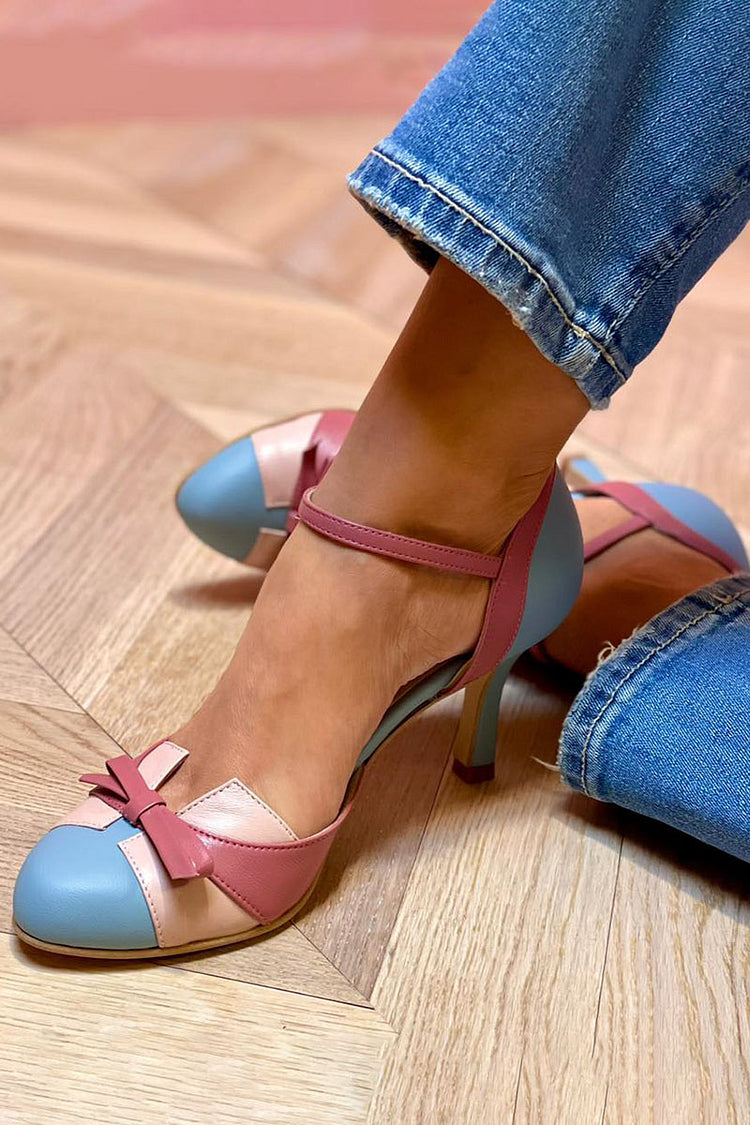 Stilettos mit Schleifendetail, geschlossenem Zehenbereich und Knöchelriemen