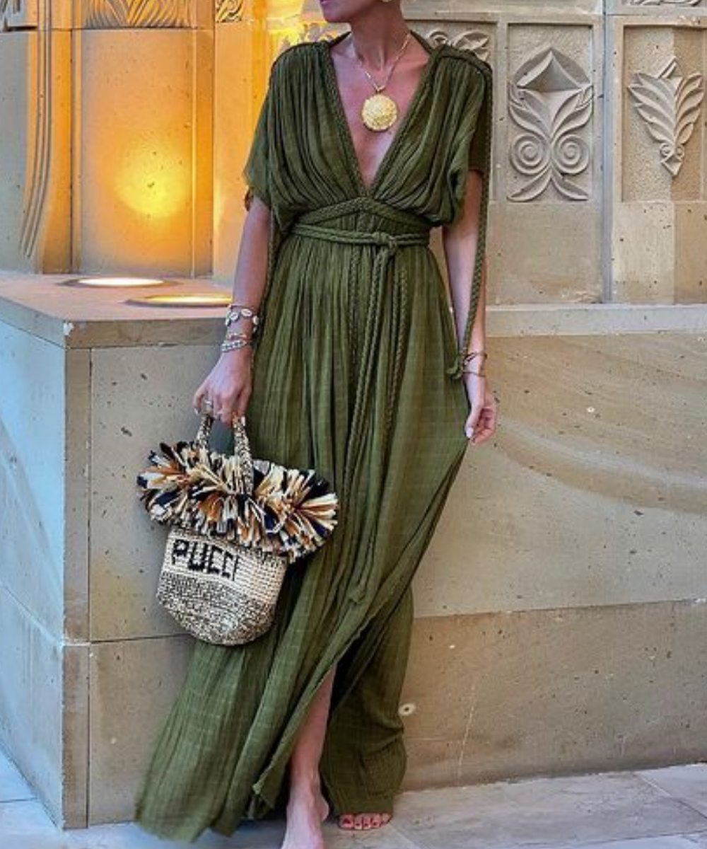 Vestido Maxi com Decote Mergulhante e Cintura Atada com Trança