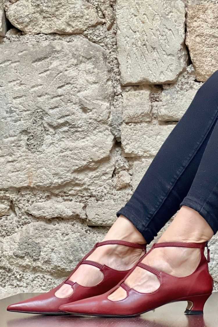 Kunstleder-Riemchen-Pumps mit Ausschnitten [Vorbestellung]