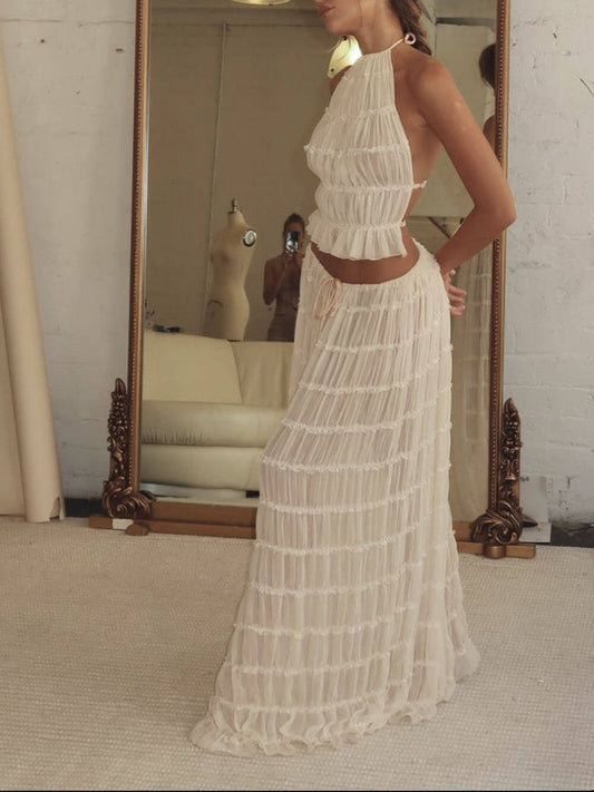 Conjunto de top corto halter plisado y falda maxi de capas