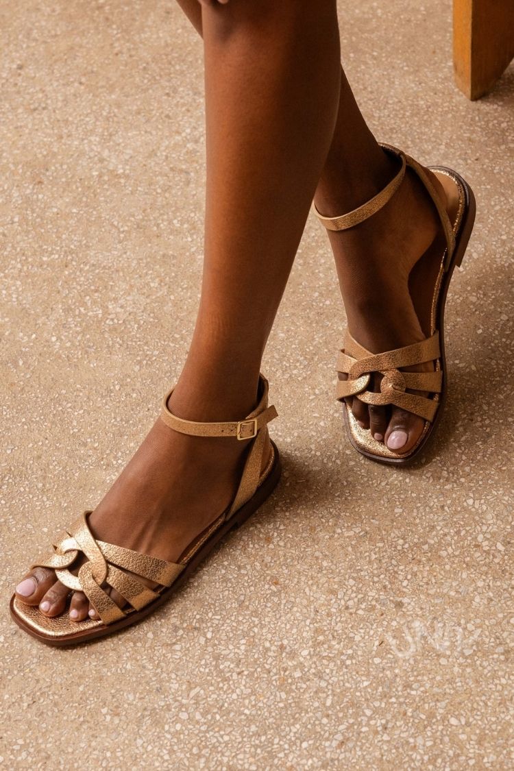 Stylish Solid Color Strappy Ankle Buckle Flat Casual Sandals [Pre Order]