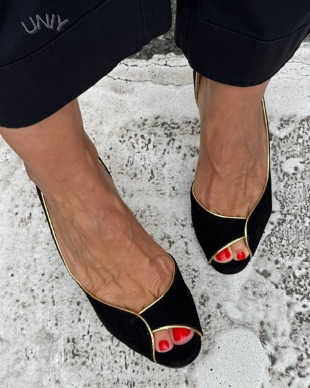 Kunstwildleder Offene Spitze Goldfarbene Paspelierung Kitten Heels [Vorbestellung]