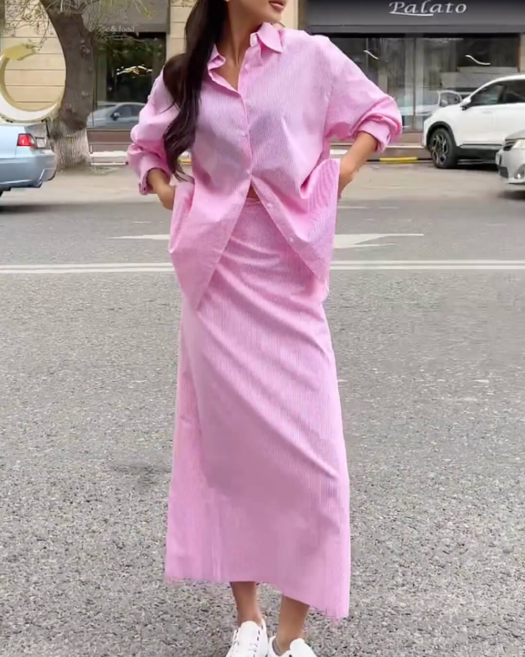 Conjunto de camisa suelta de manga larga a rayas con botones y falda maxi