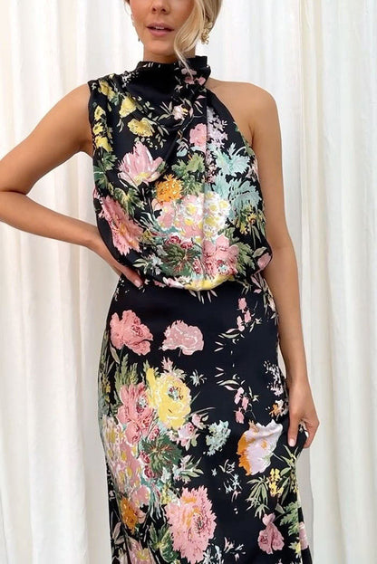 Vestido maxi floral con cuello halter y cintura elástica