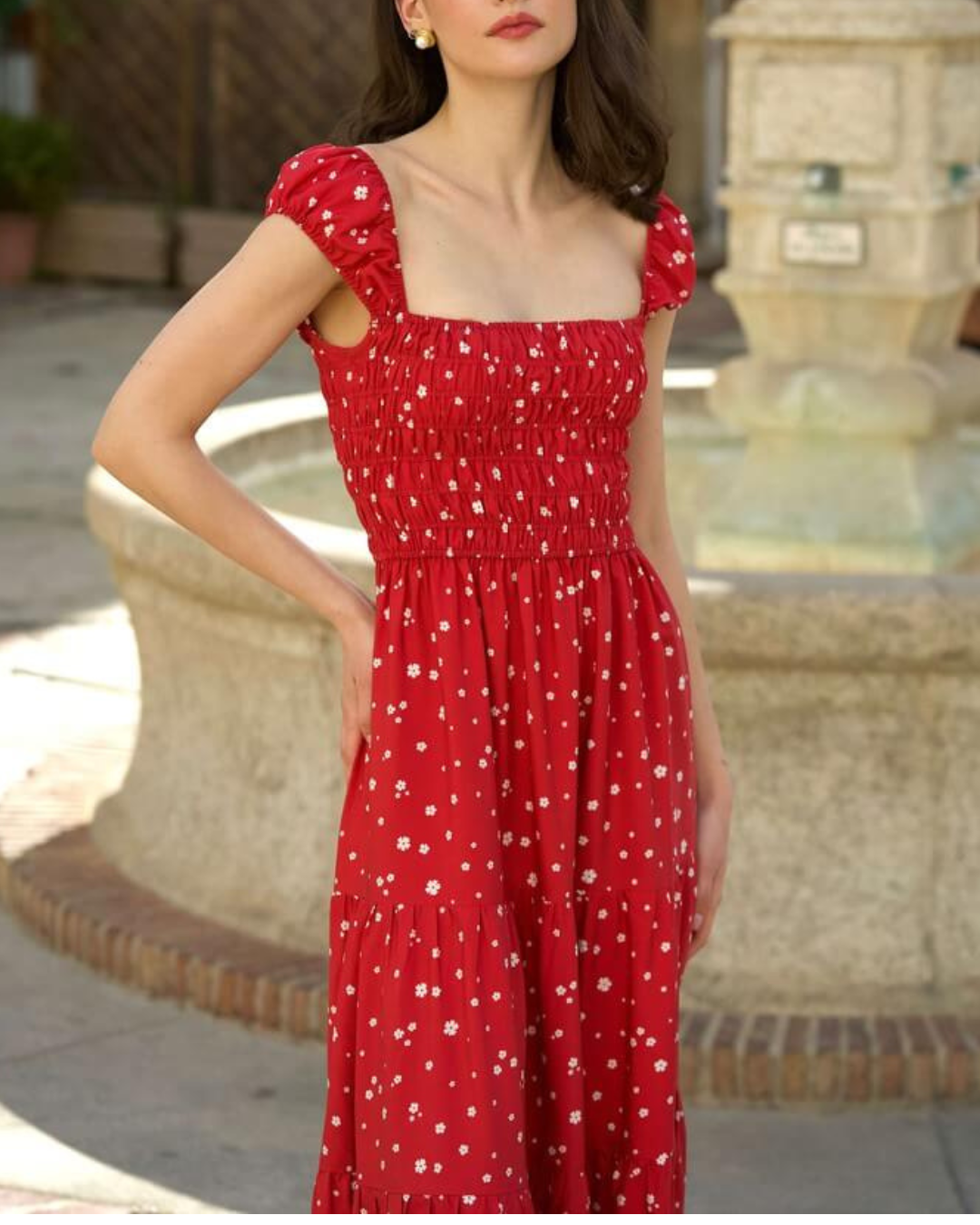 Vestido Midi com Decote Quadrado Franzido e Manga Curta
