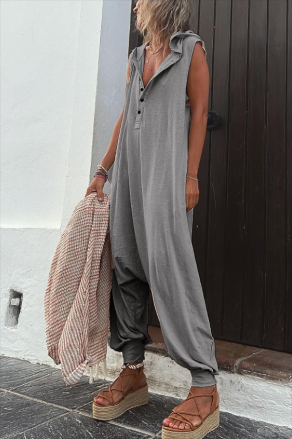 Ärmelloser Jumpsuit mit Kapuze, halber Knopfleiste und Taschen