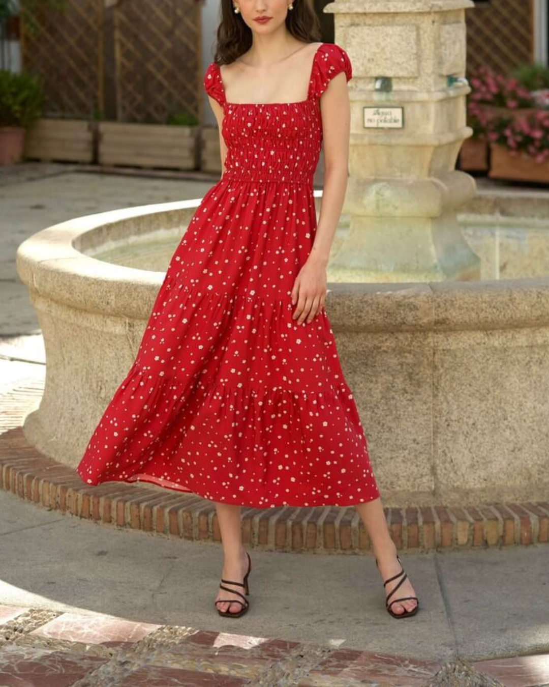 Vestido Midi com Decote Quadrado Franzido e Manga Curta