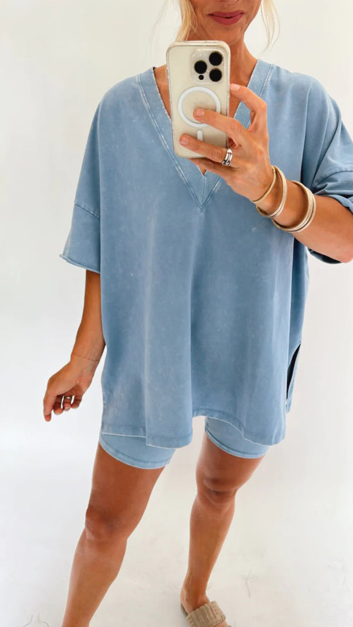 Conjunto de camiseta de manga corta con cuello en V y shorts biker lavados para verano  