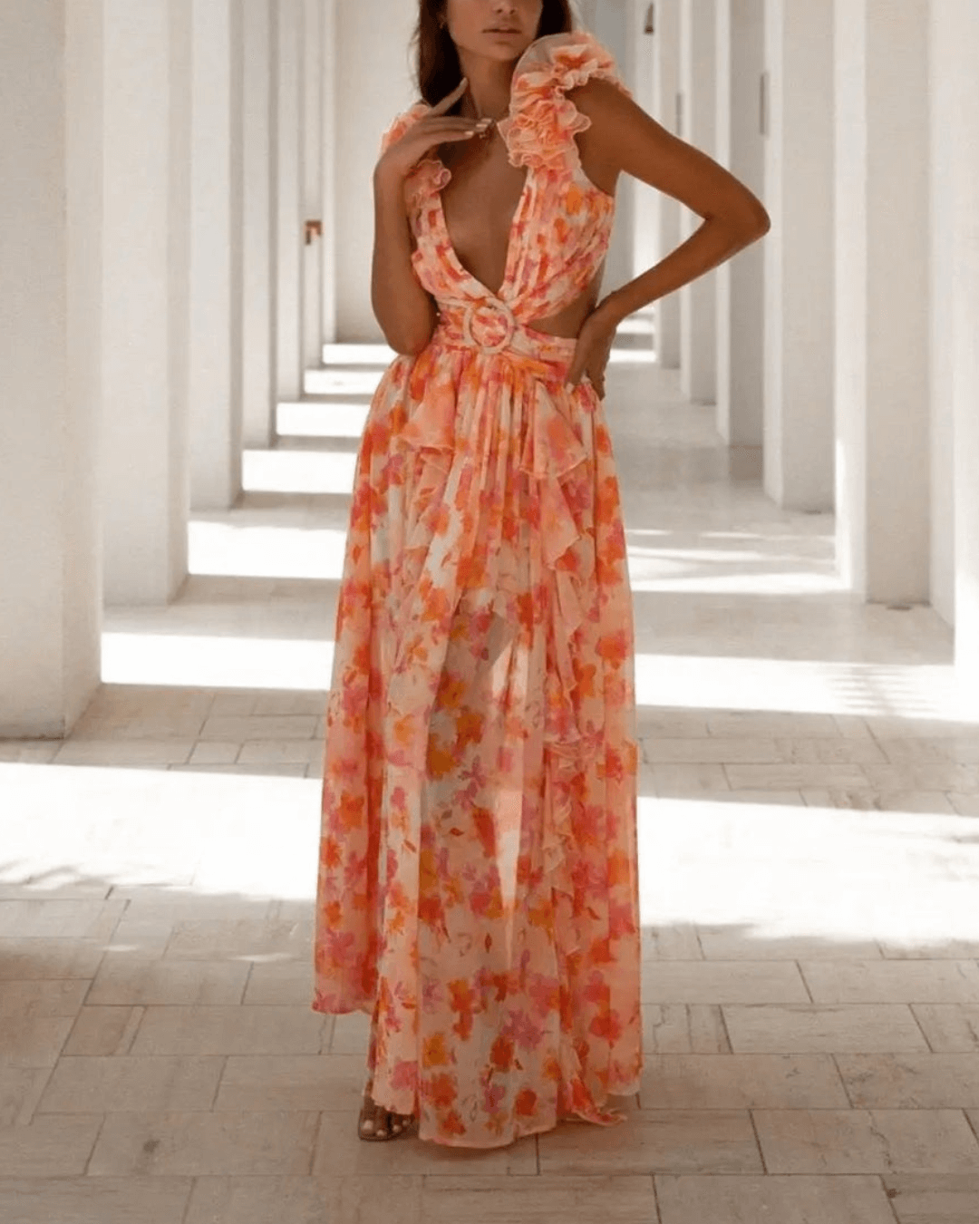 Vestido Maxi Floral com Folho, Decote Mergulho e Recortes