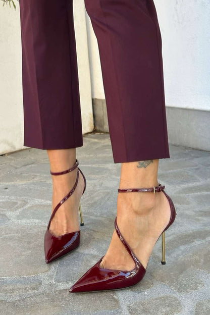 Lackleder-Stiletto-Heels mit Knöchelriemchen