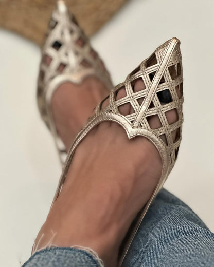 Metallic Crisscross Cage Flats mit spitzer Zehenpartie und Fesselriemen [Vorbestellung]