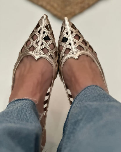 Metallic Crisscross Cage Flats mit spitzer Zehenpartie und Fesselriemen [Vorbestellung]